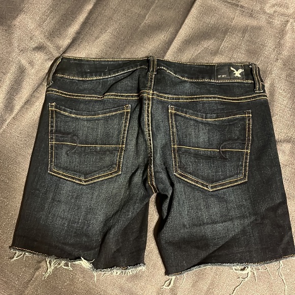 American Eagle Outfitters - Midi Jean shorts - Dark Wash - size 2 - Picture 4 of 4